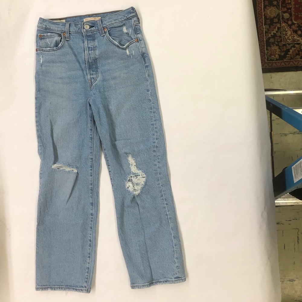 Levi’s Ribcage Straight Ankle button fly jeans size 28